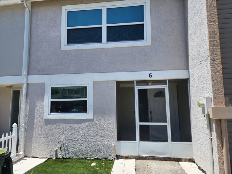 Front - 2751 S Pines Dr