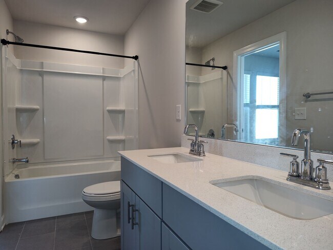 Building Photo - Beautiful 3 bedroom, 2.5 bathroom townhome in Belterra!