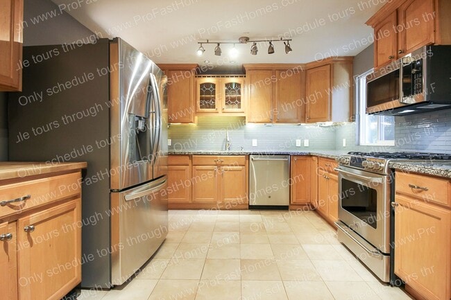 Building Photo - 7840 SW West Slope Dr