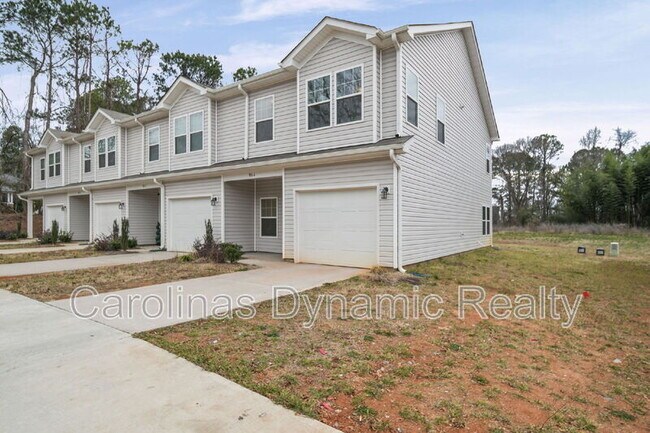 Building Photo - 916 S Battleground Ave