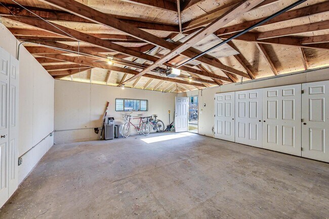 Building Photo - 2141 W Crystal St