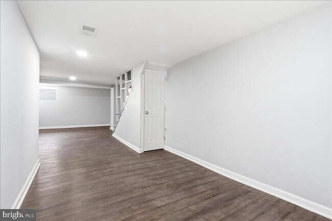 Building Photo - 1231 N Potomac St