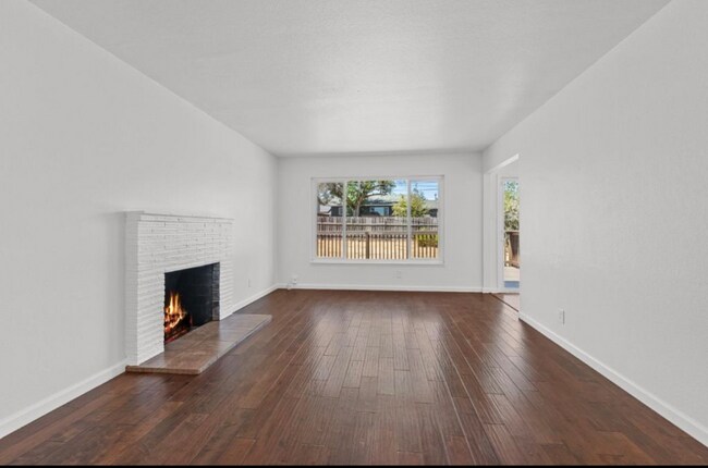 Building Photo - 118 Montrose Ct