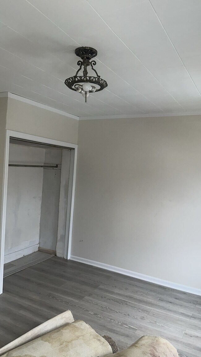 Building Photo - 399 Alden St