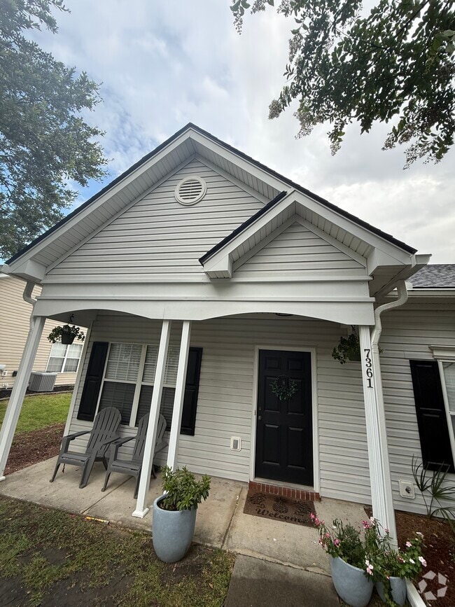 Building Photo - 7361 Suncatcher Dr