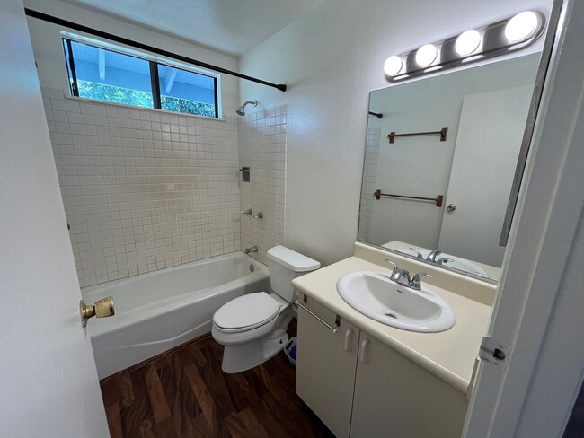 Building Photo - Mililani Town - 2 bedrooms, 1 bathroom hom...