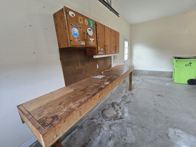 Building Photo - 333 Rose Bud Ln