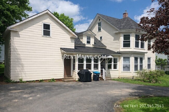 Building Photo - 445 Main St