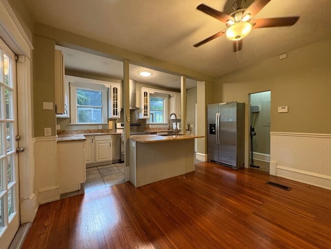Building Photo - 500 S Eola Dr