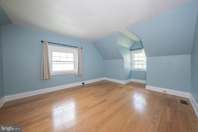 Building Photo - 110 Llanfair Rd