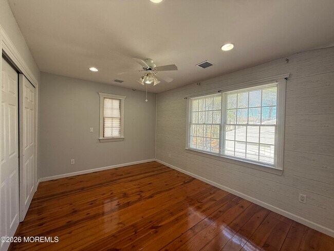 Building Photo - 605 Farrelly Ave