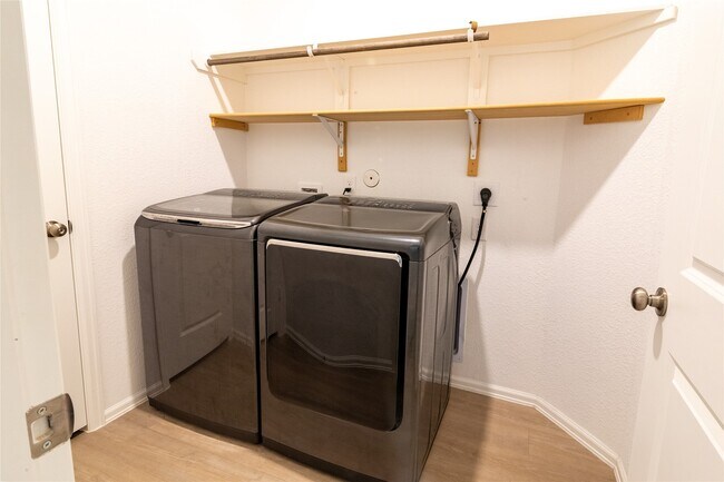 Building Photo - 7522 Greenbriar Cayon Ln