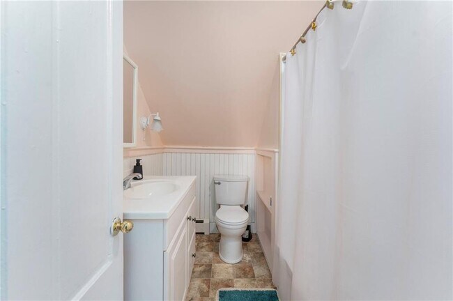 Building Photo - 183 Wood St