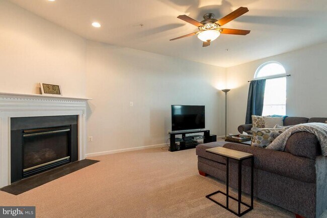 Building Photo - 1752 Theale Way