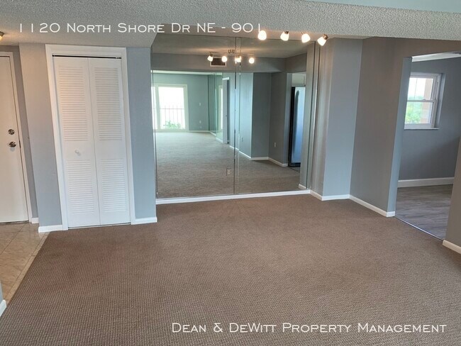 Building Photo - North Shore Condo with Amazing Water Views!