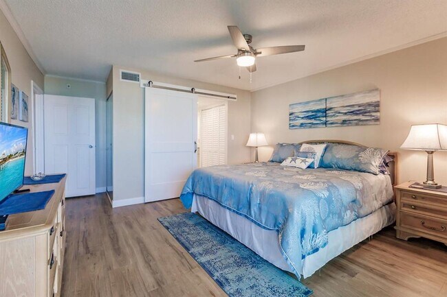 Building Photo - 1125 W Peppertree Dr