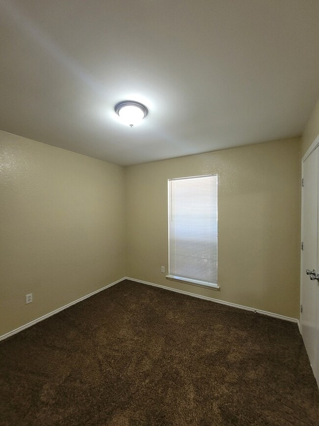 Building Photo - MOVE IN SPECIAL!!!! Cedar Hill home featur...