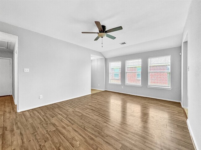 Building Photo - 4311 Amaryllis Ave