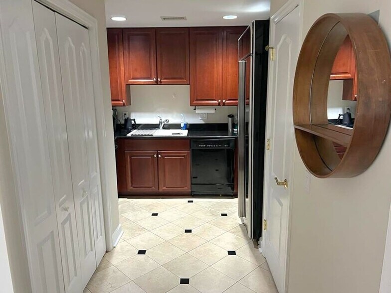 Building Photo - 195 14th St NE