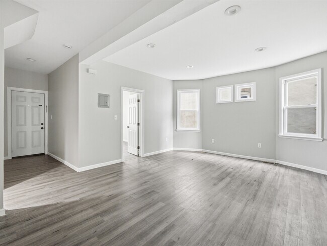 Building Photo - 23 Bayview Ave