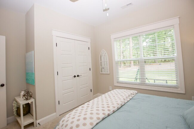 Building Photo - "Charming 4-Bedroom Retreat with Fireplace and 3 Full Baths in Aberdeen!"