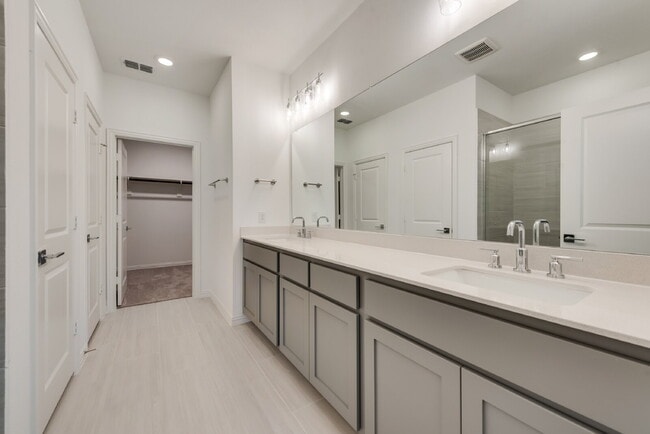 Building Photo - 3514 Honeysuckle Holw