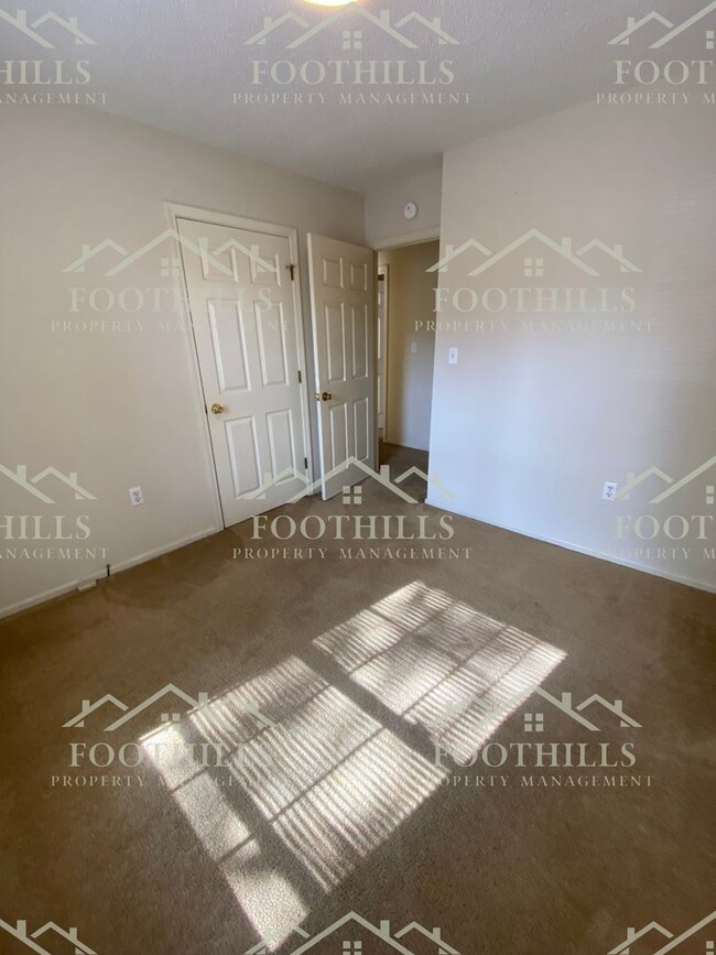 Building Photo - Charming 3 Bedroom/2 Bath single family ho...