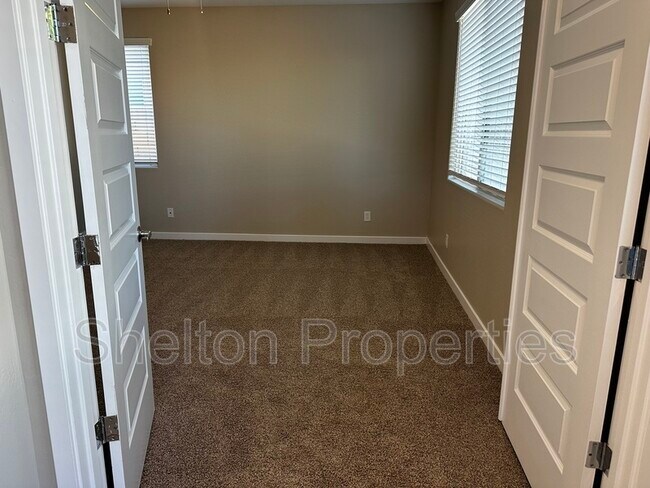 Building Photo - 16562 W Charlotte Dr