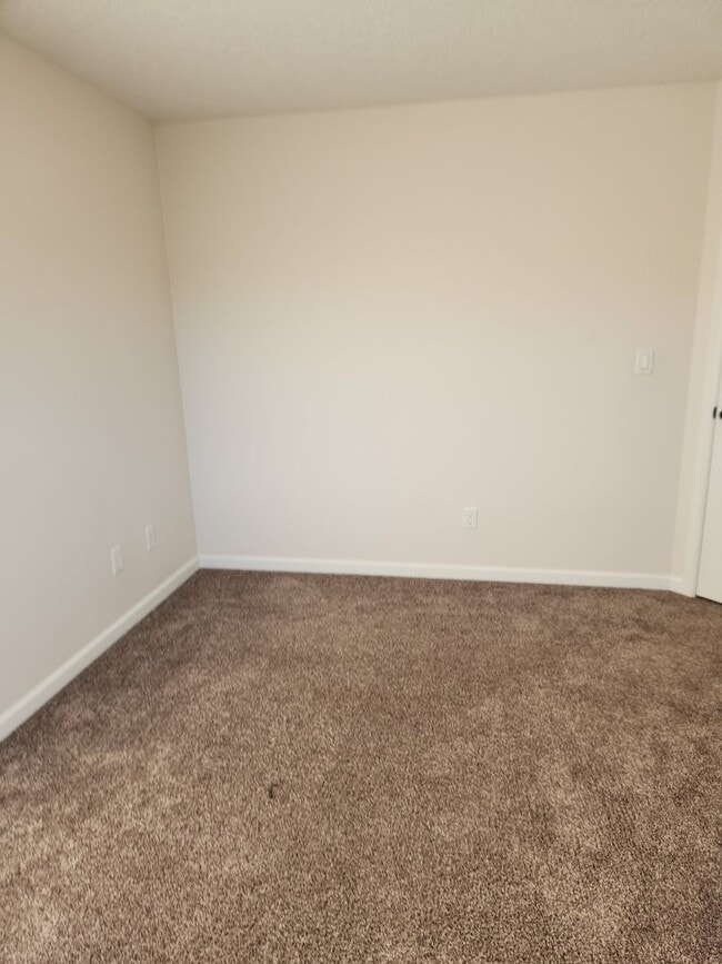Building Photo - 3-bedroom 2.5 bath House