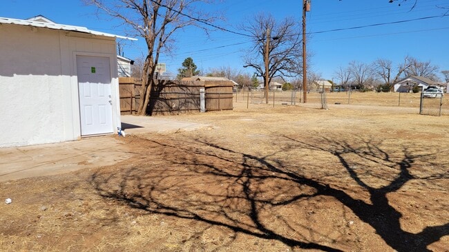 Building Photo - Totally Updated 3/1/2 A MUST SEE! Available July 2026