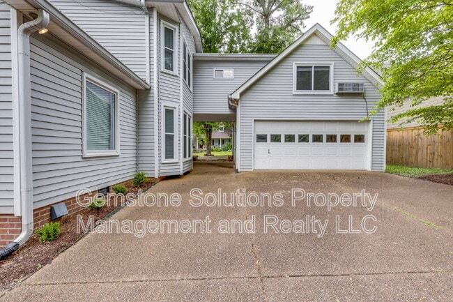 Building Photo - 221 Adams Ct