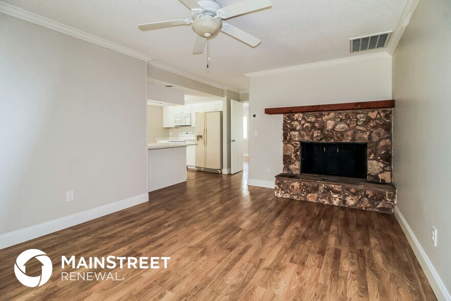 Building Photo - 1333 Sterling Oaks Dr
