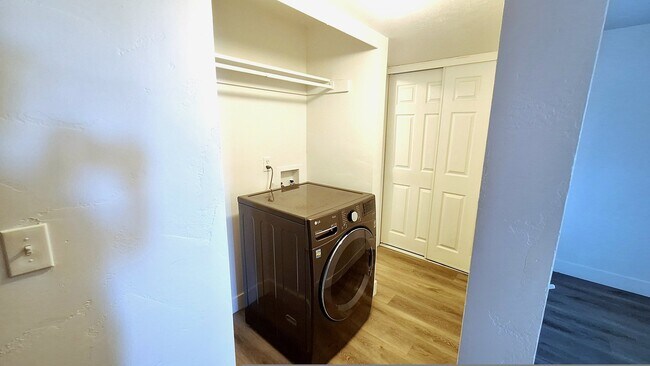 Building Photo - 935 E 600 S