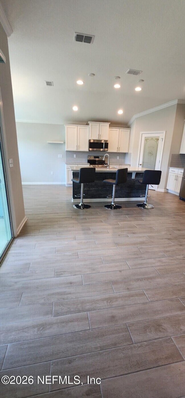 Building Photo - 226 Lost Lake Dr