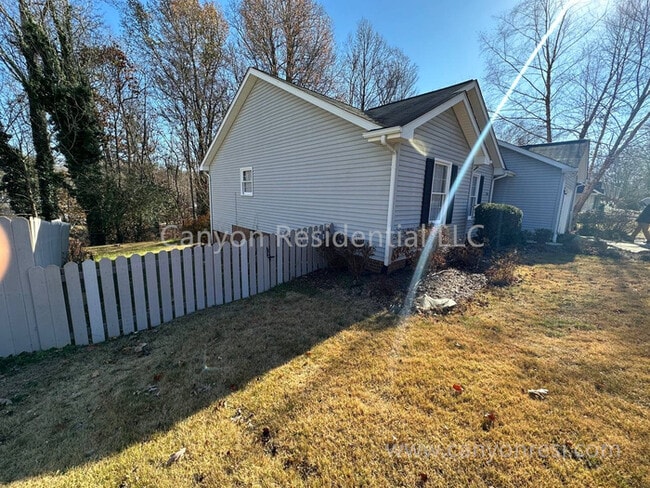 Building Photo - Beautiful 3b, ready to move in!