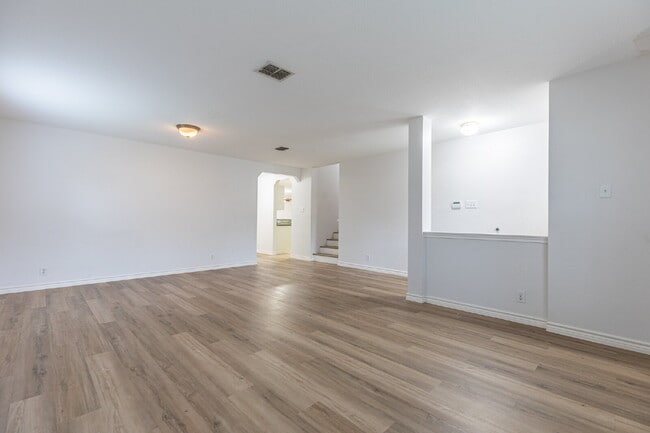 Building Photo - 228 Sophia Cir