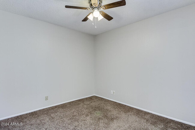 Building Photo - 195 N Cottonwood St