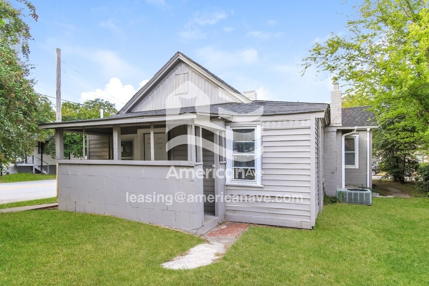 Building Photo - 1858 Watkins St