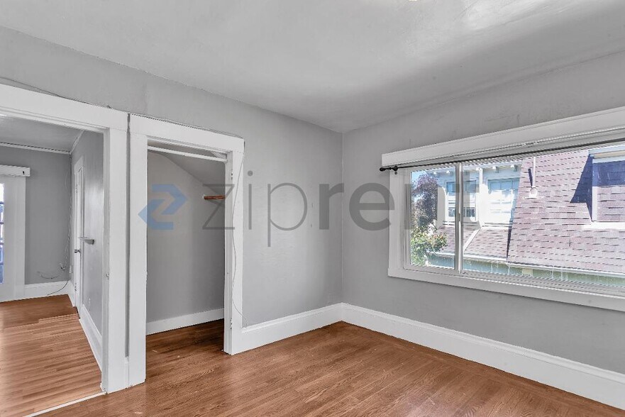 Building Photo - Unit 2