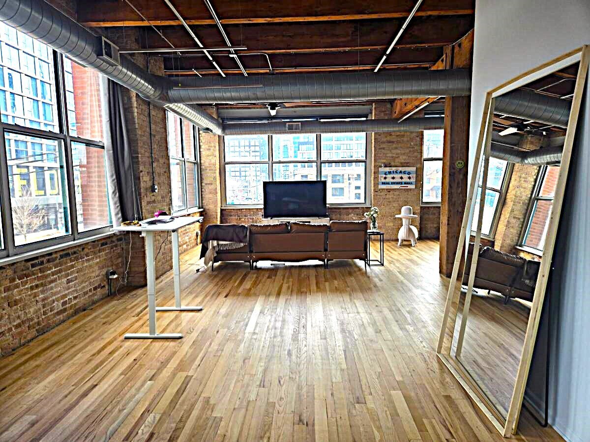 Building Photo - 312 N May St