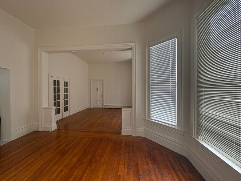 Building Photo - 2433 Buena Vista Ave