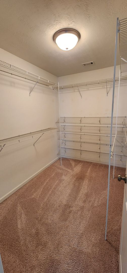 Building Photo - 3 Bedroom 2 bath Across the street from Fo...