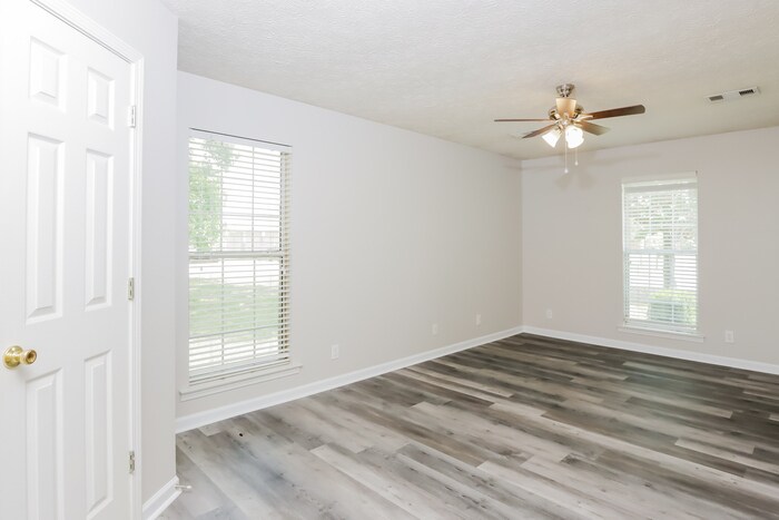 Building Photo - 11 N Springfield Dr