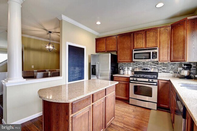 Building Photo - 43893 Eastgate View Drive