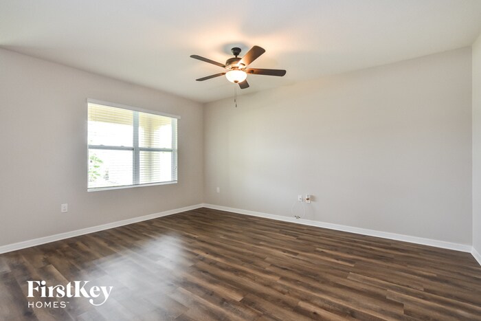 Building Photo - 4237 Roberta Dr