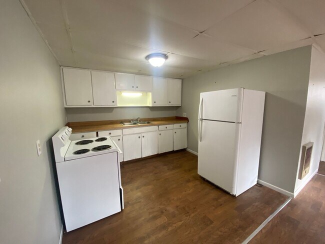 Building Photo - 8088 Blue Springs Pkwy