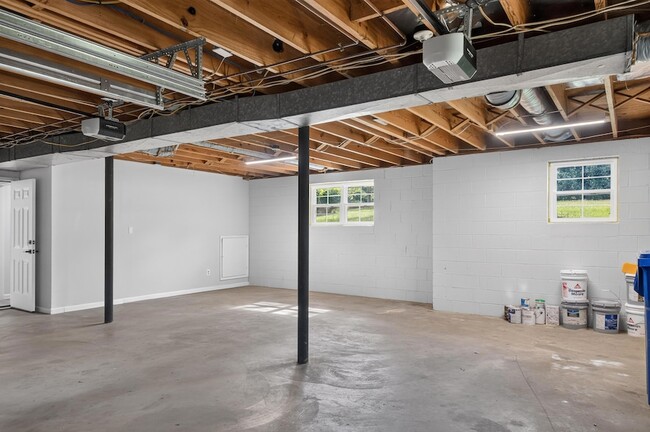 Building Photo - 9512 Heathwood Dr