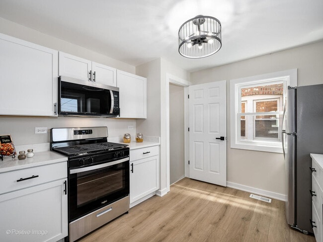 Building Photo - 4036 W 57th St