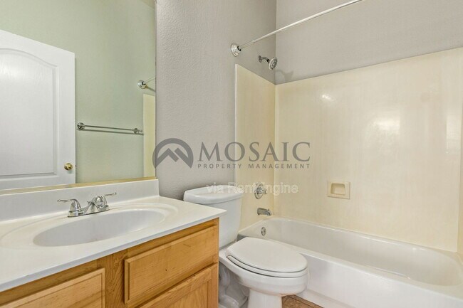 Building Photo - 1112 N Wade Dr