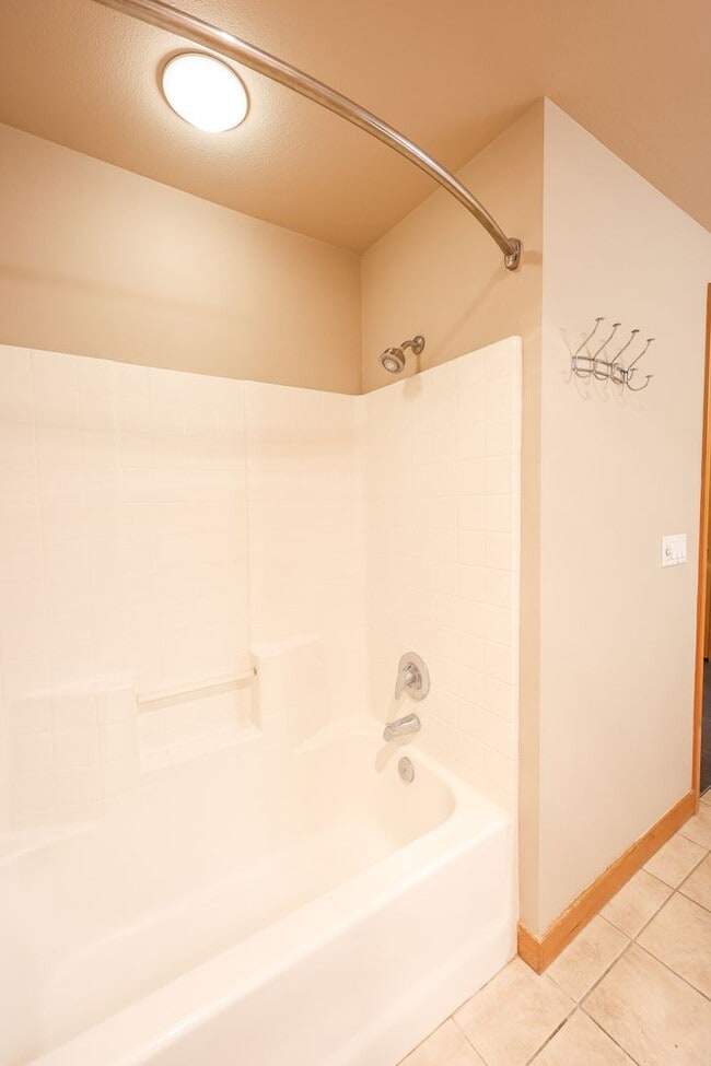 Building Photo - Charming 1 bdrm 1 bath Condo in Downtown V...